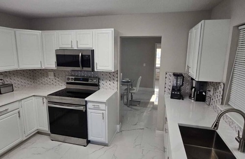 Highland House | Winner’s Circle Stay-Minutes from Sebring Raceway, Lakes, Fishing, Family Fun