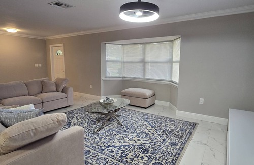 Highland House | Winner’s Circle Stay-Minutes from Sebring Raceway, Lakes, Fishing, Family Fun