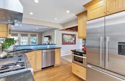 New Providence House | WORLD CUP LUXE–Walk to Train+Heated Pool & Spa-20 Min to Newark Airport-Sleep 10