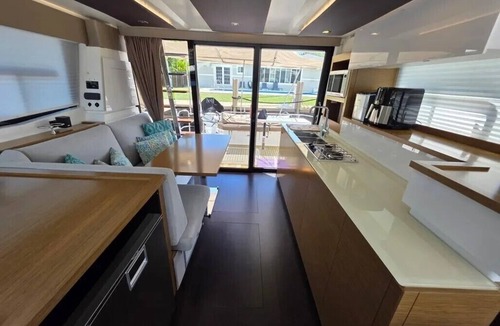 Fort Lauderdale Boat Rental | World Cup Luxury Catamaran & Waterfront Oasis