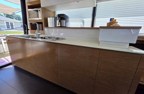 Fort Lauderdale Boat Rental | World Cup Luxury Catamaran & Waterfront Oasis