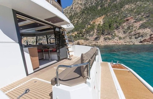 Fort Lauderdale Boat Rental | World Cup Luxury Catamaran & Waterfront Oasis