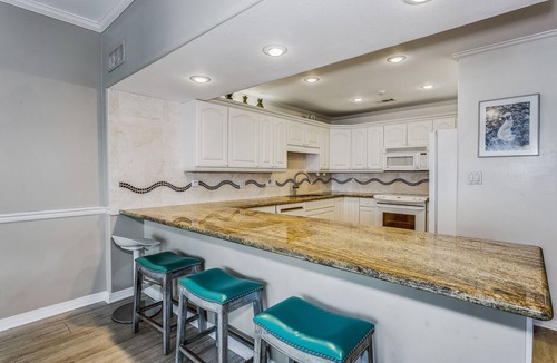 White Sands House | WOW Closest to the Gulf Luxury 4 Bed,3Bath 3 Decks Sleeps 14 2500 SF