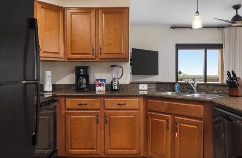 Bay Lake Resort | Wyndham Bonnet Creek Beautiful 2-bedroom near Disney-Sleeps 8!