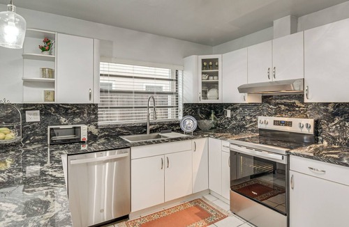 Davie Cottage | Yard & Patio! Lakefront Family Escape in Sunrise
