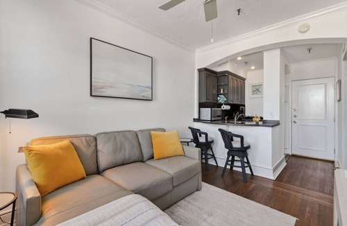 Palm Beach - West Palm Beach Condo | YELLOW ORCHID APARTMENT - Palm Beach - Pool-Beach