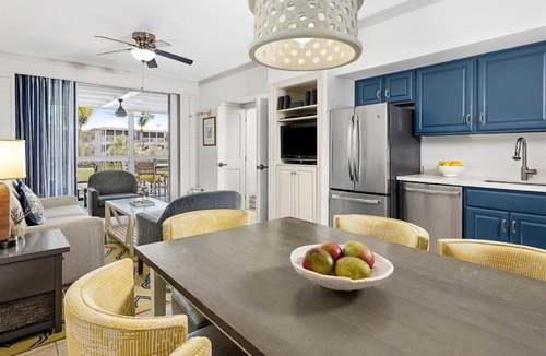 Key West Resort | You Found the One! Approx 4 miles from Duval St. 2 BDRM 2BATH CONDO. SLEEPS 6