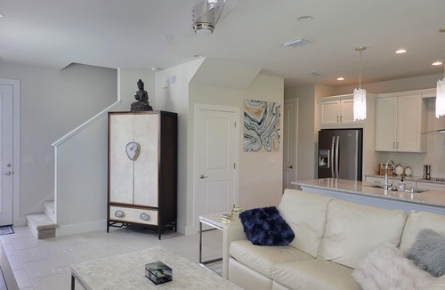 Central Naples House | Your Dream Naples Seasonal Home: Elegant Townhouse Between Mercato & 5th Ave
