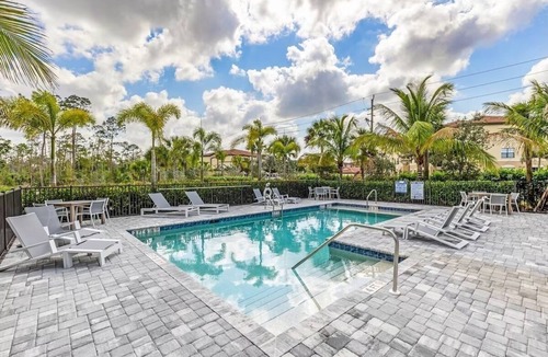 Central Naples House | Your Dream Naples Seasonal Home: Elegant Townhouse Between Mercato & 5th Ave