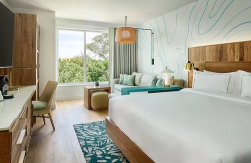 Marathon Hotel | Your Gateway to a Perfect Getaway! 2 Units, Outdoor Pool, Pets Are Welcome!
