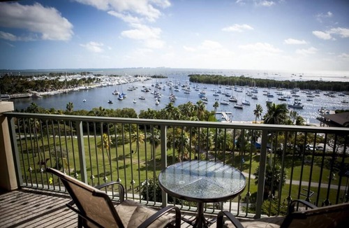 Coconut Grove House | Your Home Away From Home! 3 Amazing Suites with Full Kitchen! Onsite Pool!