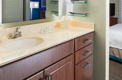 Lakeland House | Your Relaxing Getaway Awaits! 4 Comfortable Units, Pets Allowed, Near Adair Park