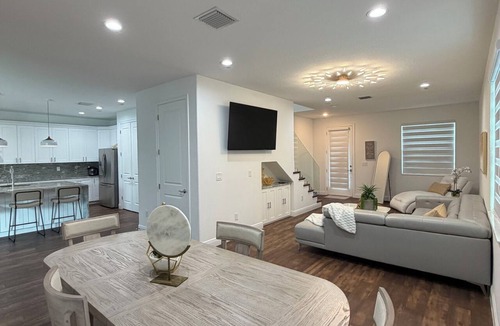 Town N County Park House | Your Tampa Dream Stay: New Home