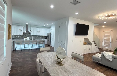 Town N County Park House | Your Tampa Dream Stay: New Home