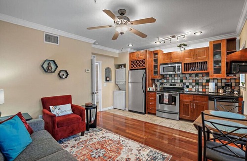 St. Petersburg Condo | Zen Oasis-Chic 1/1 Studio Steps to DTSP-With W/D!