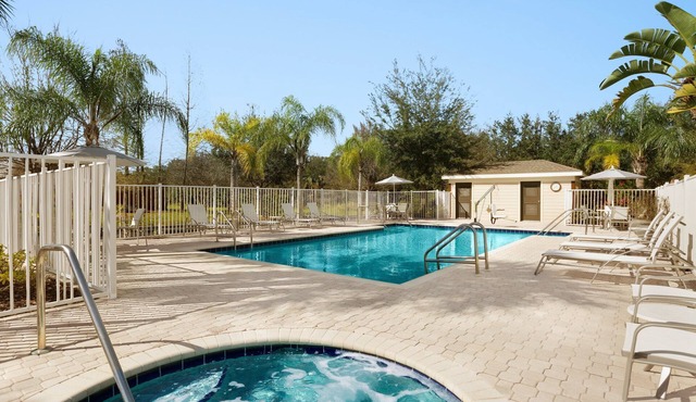 1 Bedroom | Outdoor Pool, Free Breakfast!