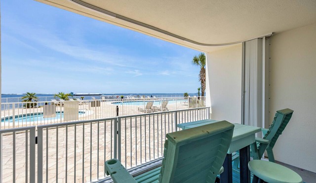 1 Bedroom Waterfront Gem tucked away in beautiful Harbour Pointe - Sleeps 4+