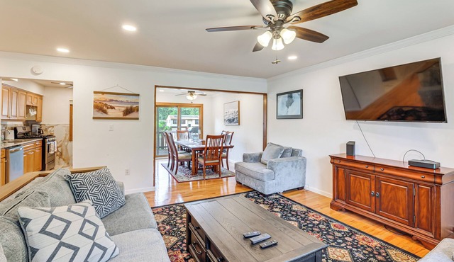10 Mi to Beach! Group-Friendly Bayville Getaway