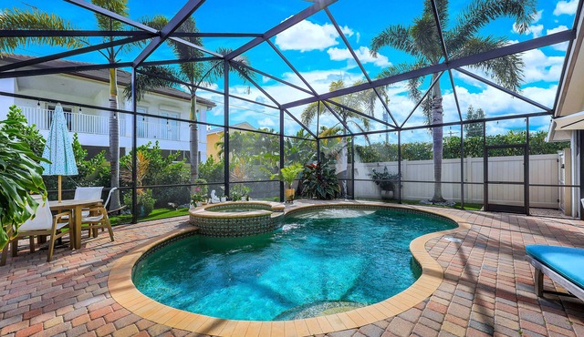 10% Off Weekly Naples Lux Home Private Heated POOL + Spa, Near Vanderbilt Beach