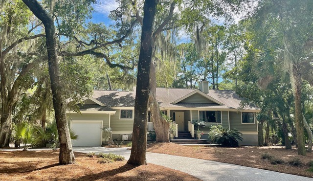 14 Sweetgrass Lane ~ Cozy 2 Bedroom Beach House with a Pool! Sleeps 4