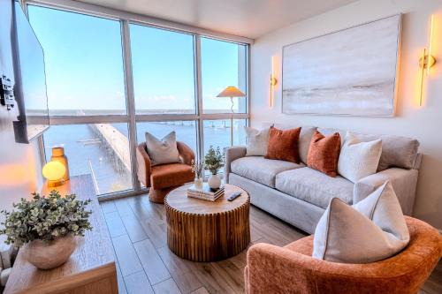 17th Floor Riverfront - Downtown - Pool & Gym in Fort Myers