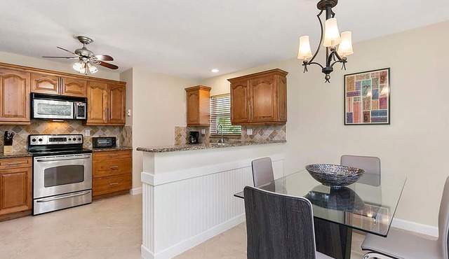19-2: Steps to Highland Beach, Pool, Private Patio