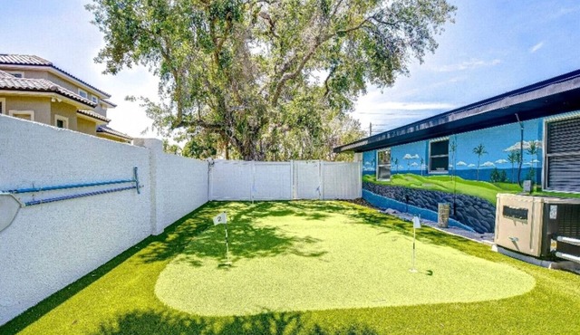 19th Hole: Luxe 4/2 stay w pool & mini golf