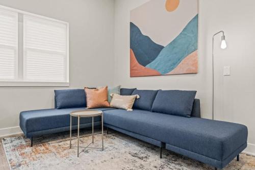 1BR King Bed Sleeps 4 Near Everything