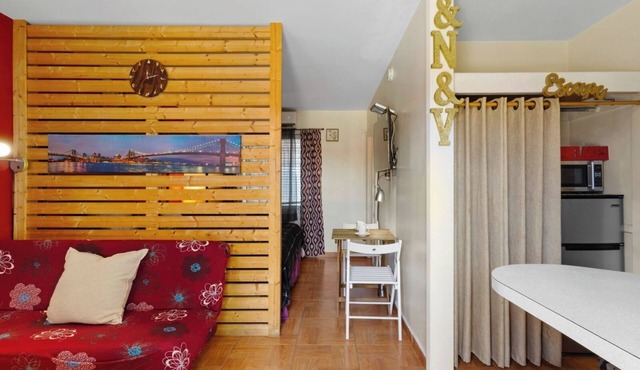 1BR Pet-Friendly Studio Parking and Backyard BBQ