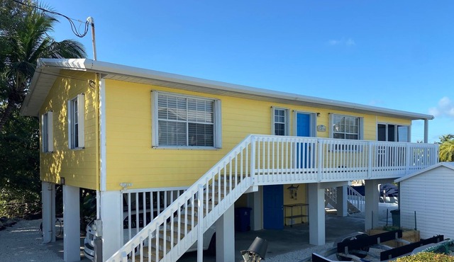 2/2 Canal Front Home with Great Boating Access! Located in Doctor’s Arm Big Pine