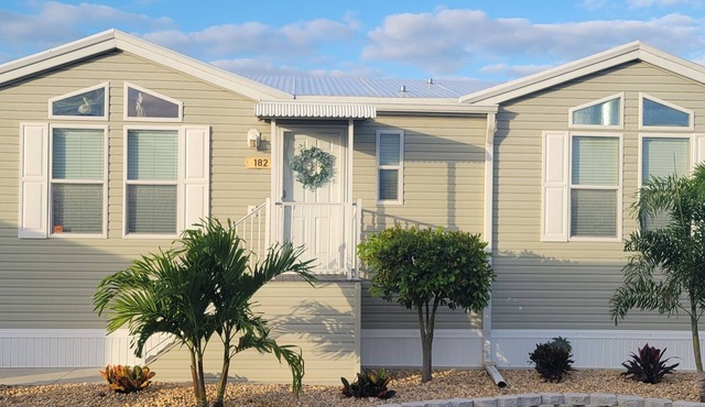 2 Bed/2 Bath Home in Gated Community on San Carlos Blvd. Only 2 miles from FMB.