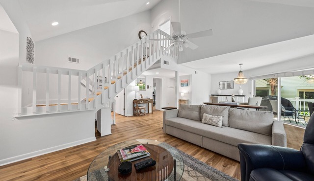 2 Bed/2 Bath Spinnaker! Walk to the Beach & Pools! Amenity access included! in Seabrook Island