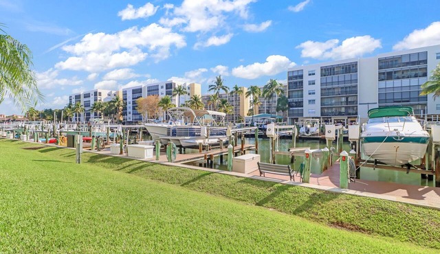 2-bedroom, 2 floor condo in beautiful Fort Myers Beach!