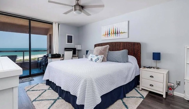 2-bedroom beach condo, water views in beautiful Sand Key, 4 mins to Clearwater