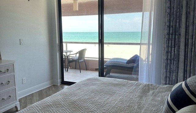 2-bedroom condo in charming Clearwater with AC, fitness room, WiFi