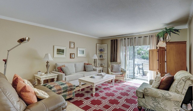 2 bedroom villa located in Harbourtown in Hilton Head