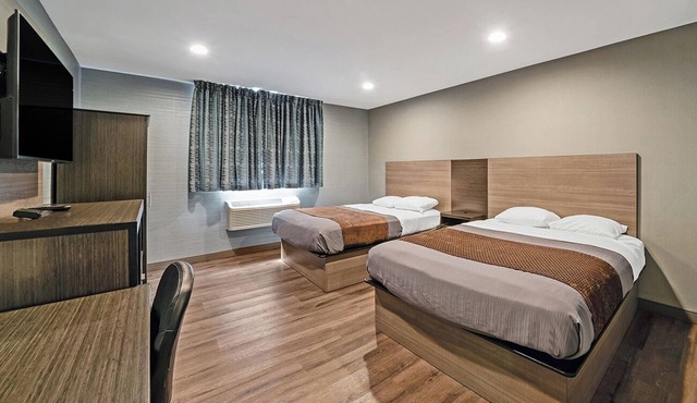 2 Comfortable Units, Minutes From Patriot Place, with FREE Parking & Breakfast! in Foxborough