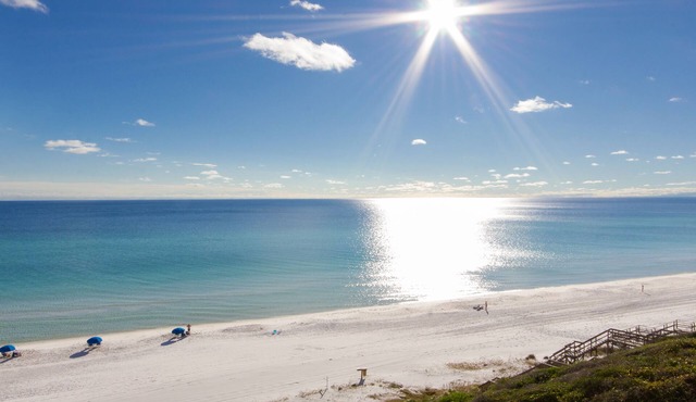 2 GOLF CARTS! Trendy Chic Beach House, Walk to Pool, Tram to Beach and Wharf