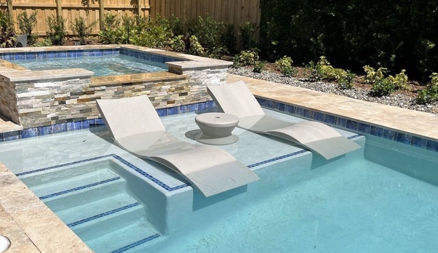 2 homes side by side with connecting fence. 2 pools, hot tub, 5 bedrooms 4 bath