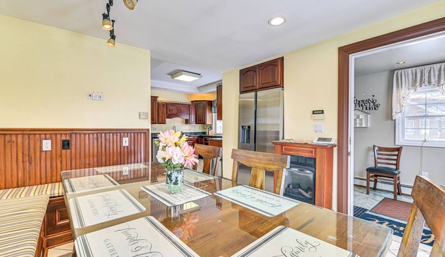 2 Mi to Dtwn Schenectady! Spacious Retreat in Schenectady