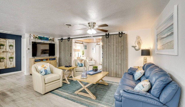 2 Mi to Manasota Key Beach: Home w/Yard