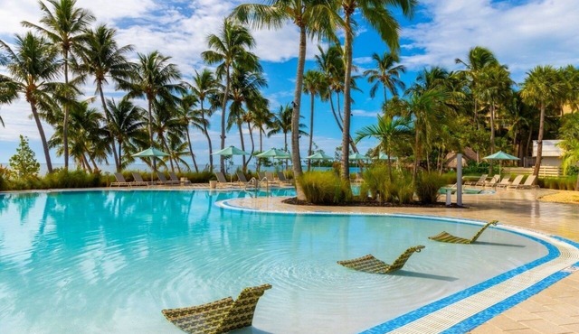 2 Queen Beds Room w/Patio, Outdoor Pool, Free Parking & Pet Friendly