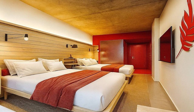 2 Queen Rooms at Radio Hotel, Minutes to Strawberry Fields and Central Park!