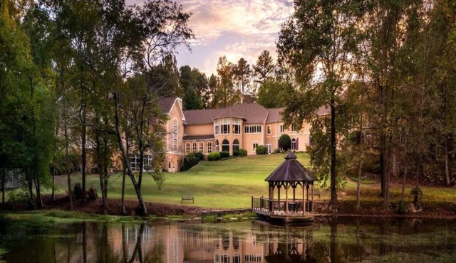 2 Room | Romantic Retreat: Discover Braselton’s Vineyards & Scenic Beauty in Braselton