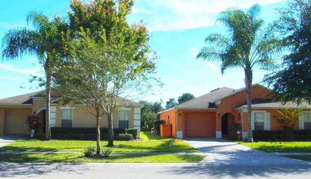 2 Side-By-Side Single Homes, Each with own Prviate Pool/SPA, Hardwood/Tile floor