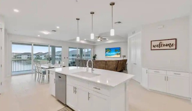 2023 Luxurious Lakeside Oasis