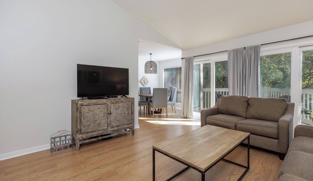 2375 Lighthouse: Experience Spacious Luxury Villa, Pool Views, Free Bikes