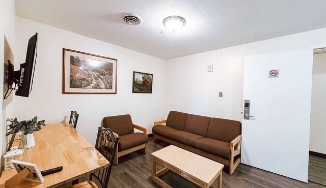 2BR 2BA Downtown Apt | Spacious + Walkable in Pittsburgh