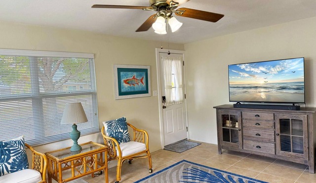2BR Coastal Cottage – Minutes to Beach & Bay