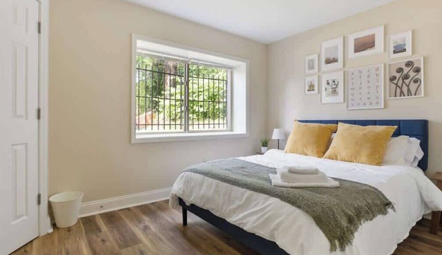 2BR East Liberty Apt | King | Parking